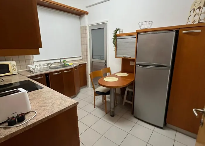 Vandrarhem Makenzie 2 First Line Larnaca