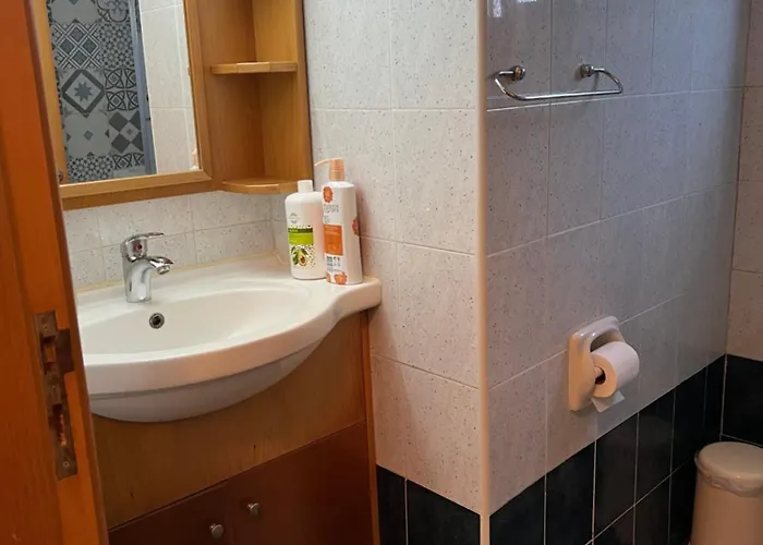 Makenzie 2 First Line אכסניה לרנקה