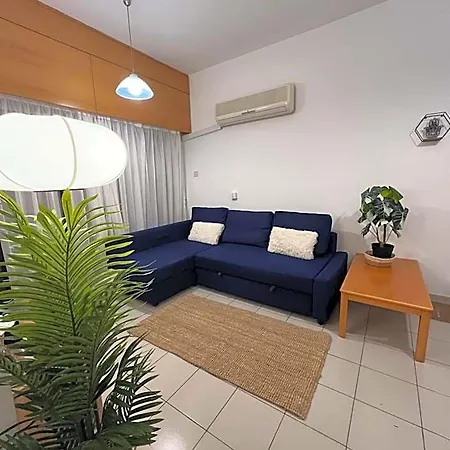 Makenzie 2 First Line Hostel Larnaca
