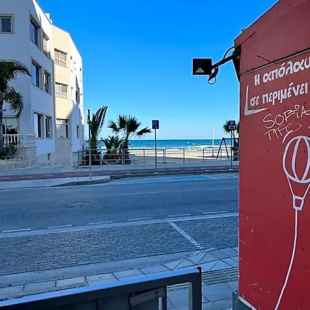 Makenzie 2 First Line Hostel Larnaca