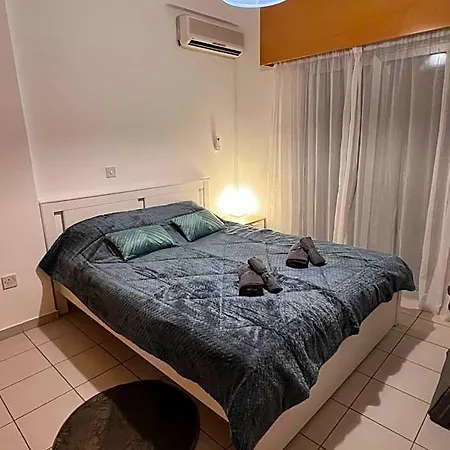 Makenzie 2 First Line Hostel Larnaca